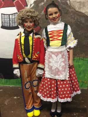 The dolls who entertained us with their wonderful singing.